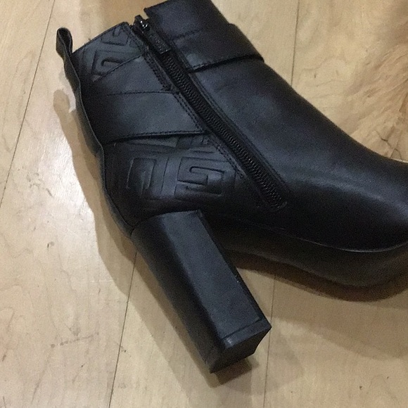Worn once Guess black booties - Picture 5 of 6